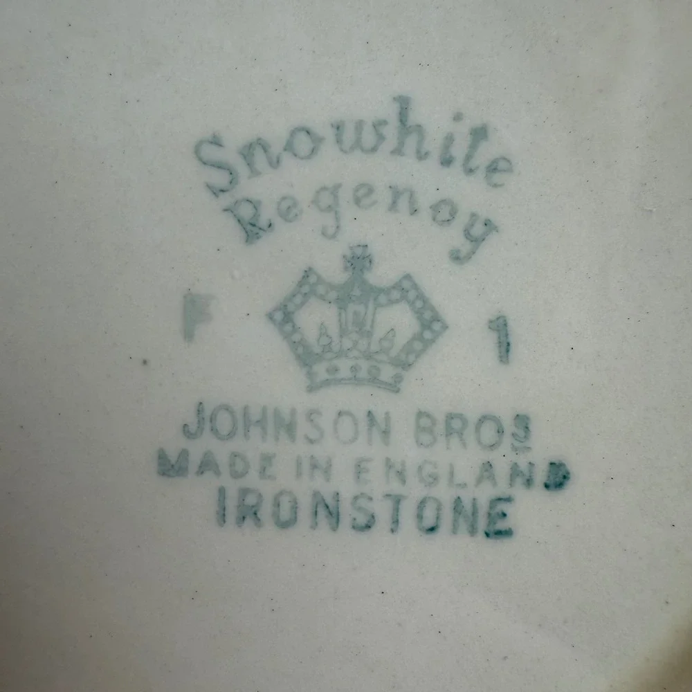 Johnson Bros Snowhite Regency Ironstone Covered Vegetable Tureen White England‎